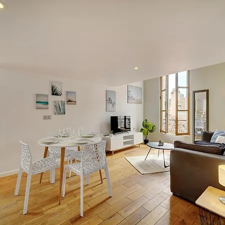 Immeuble Aux Fleurs-200m Des Plages - 4 Min Palais - Verriere Cote D'azur Apartment