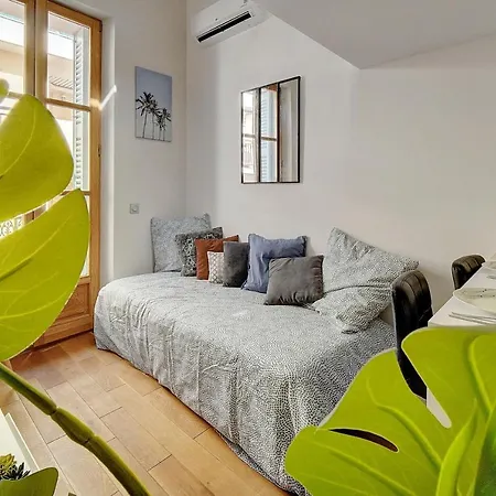Immeuble Aux Fleurs-200m Des Plages - 4 Min Palais - Verriere Cote D'azur Apartment
